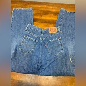 Levi High Waisted Jeans